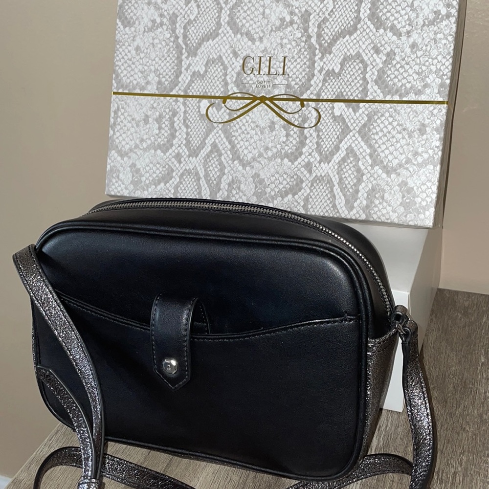 G.I.L.I NWT crossbody purse with card holder wallet